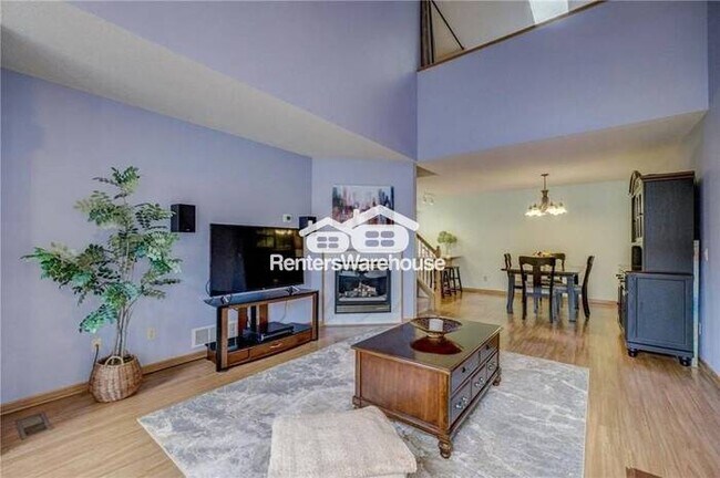 Building Photo - Available March 1st Spacious 2 bedroom 2 bath townhome