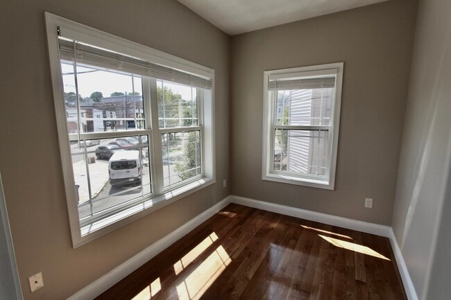 Building Photo - 9 Dehon St