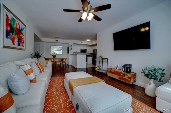 Building Photo - 720 S Sapodilla Ave