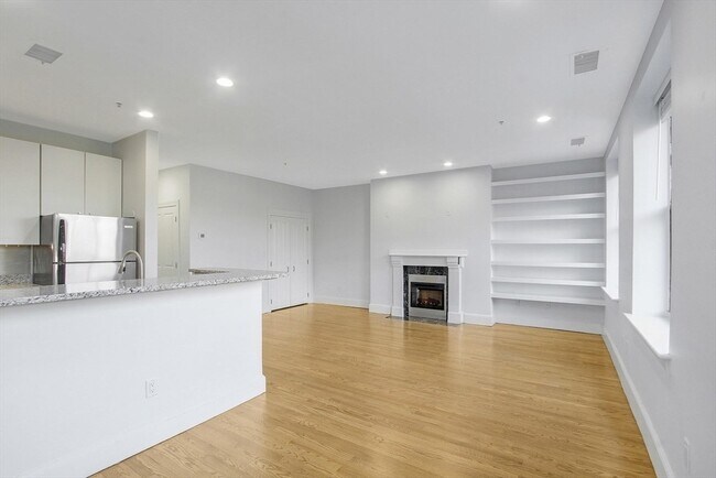 Building Photo - 140 Boylston St