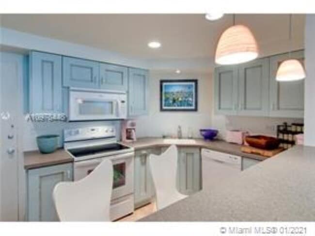 Building Photo - 1408 Brickell Bay Dr