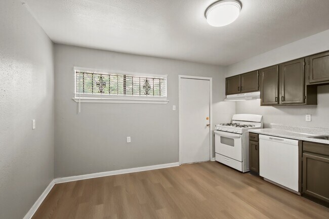 Foto del edificio - 7306 Parker Rd