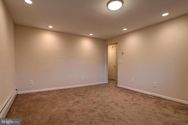 Building Photo - 125 Broomall St