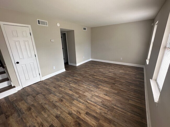 Foto del edificio - 3 Bed Large Townhome in West Ashley!