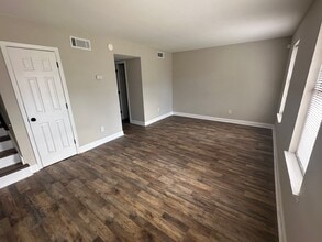 Building Photo - 2308 Applebee Way