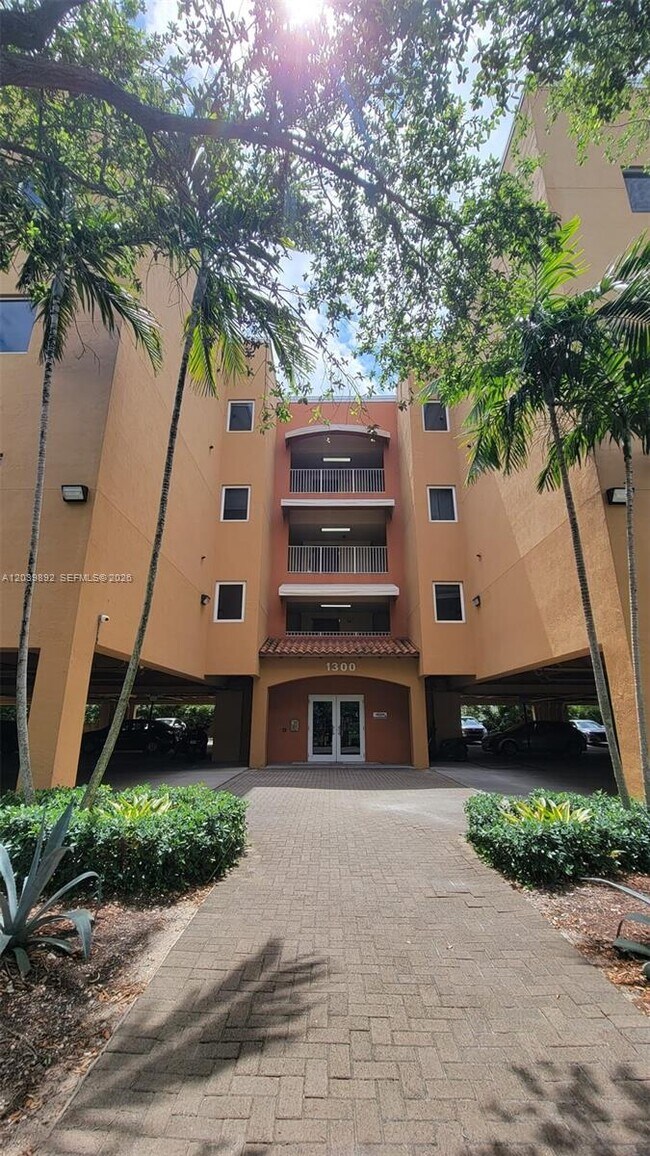 Foto del edificio - 1300 NE 109th St