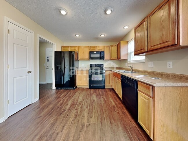 Foto del edificio - 6131 Pine Meadows Dr