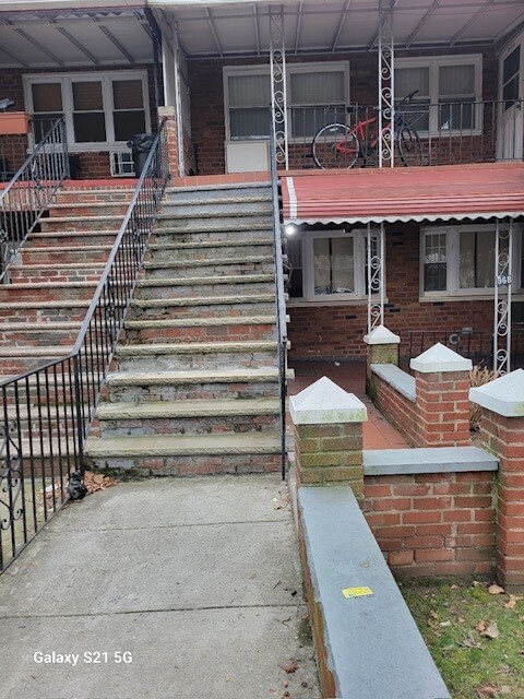 Primary Photo - 968 E 80th St