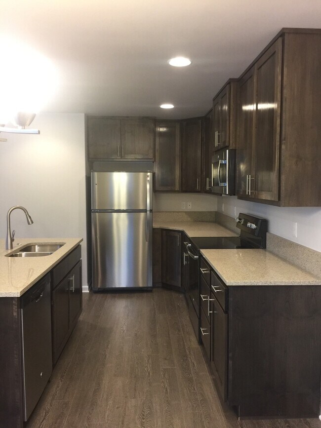 Foto del edificio - SE New Townhouse, 3 Bedrooms, 2 1/2 Baths,...