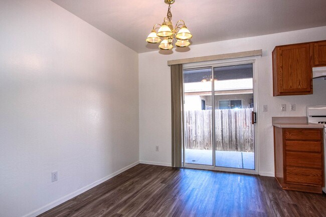 Building Photo - 6200 N Rockland Dr