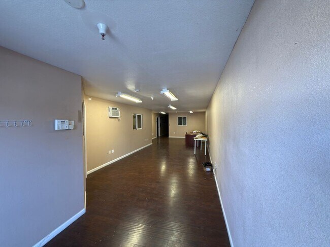 Foto del edificio - 17814 Murphy Pkwy