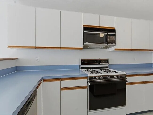 Building Photo - 39 Waterview Dr