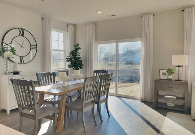 Foto del edificio - Stunning 4-Bed Townhome in Quakertown! Available March 1st!