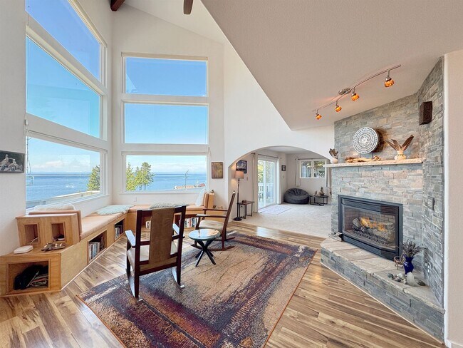 Foto del edificio - Stunning Home for Lease in Diamond Point