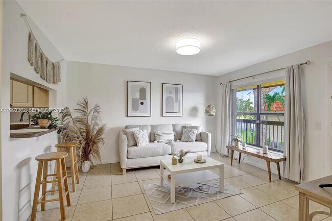 Foto del edificio - 561 NW 100th Pl