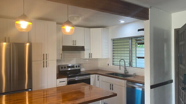 Building Photo - Four Bedroom - Makakilo Townhouse