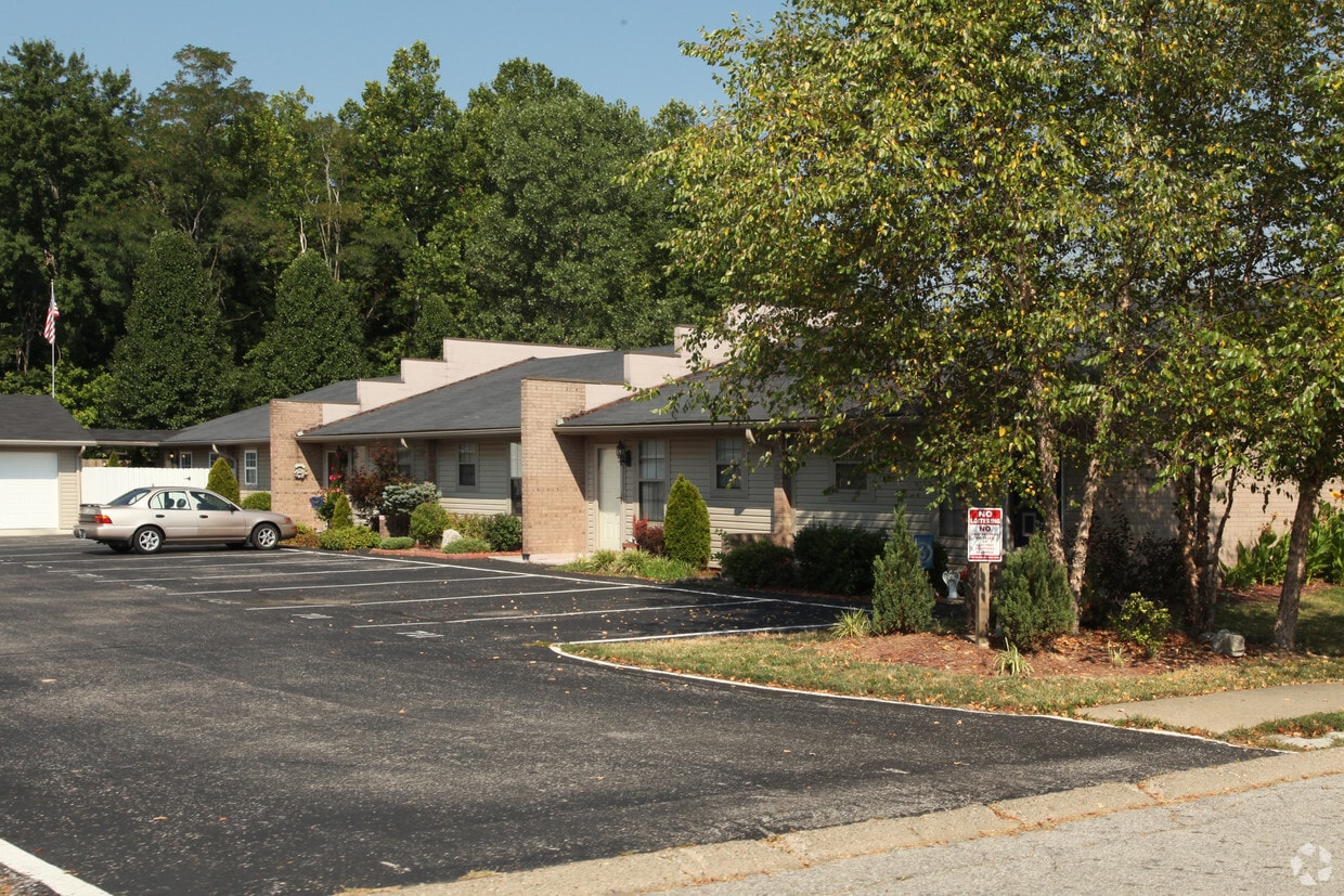 Building Photo - 701-706 Victoria Ct