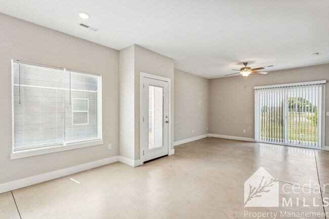 Foto del edificio - New Construction Across from McConnell! De...