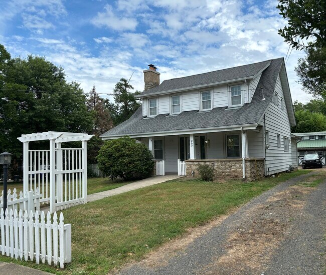 Foto del edificio - 265 E Montgomery Ave