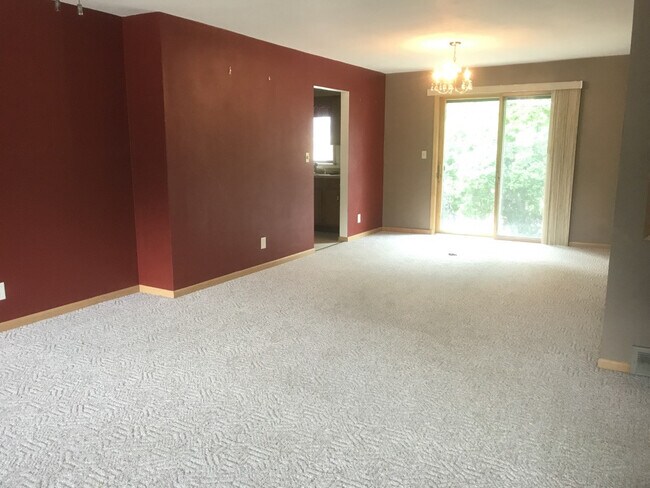 Building Photo - 510-512 Elm Street Duplex