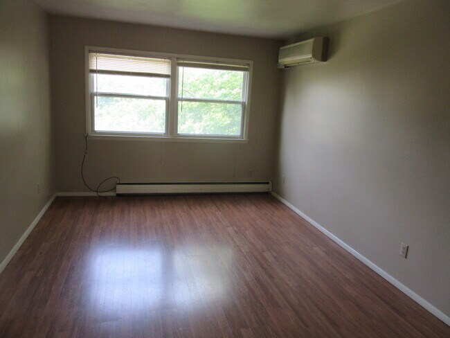 Living Room - 47 Valley Ave