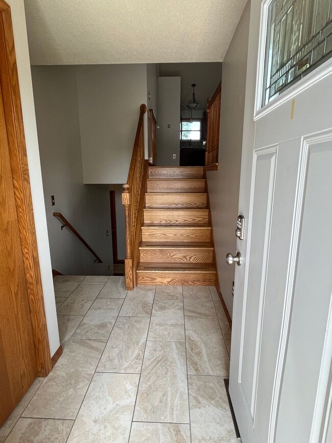 Building Photo - Beautifully Updated 4-Bed Home in Prime NW...
