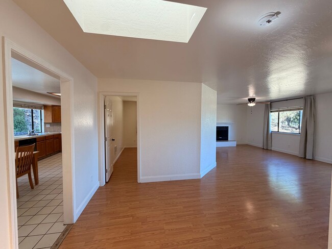 Building Photo - 17106 Shady Ln Dr