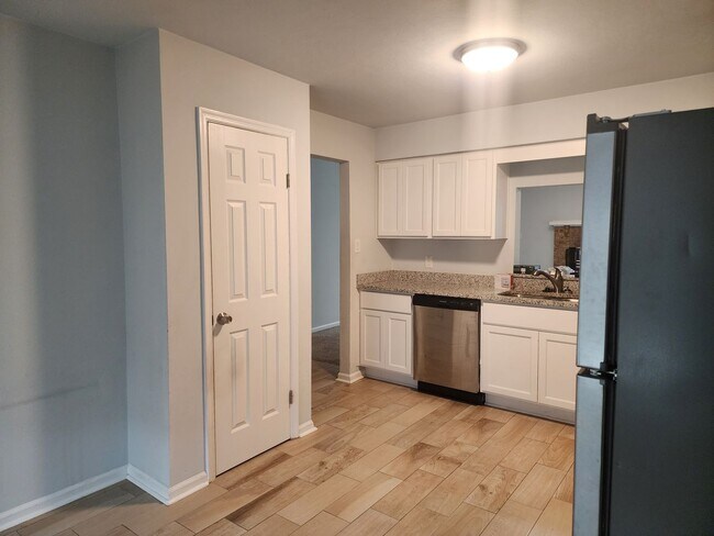 Building Photo - Your Next Home in the Heart of Virginia Beach
