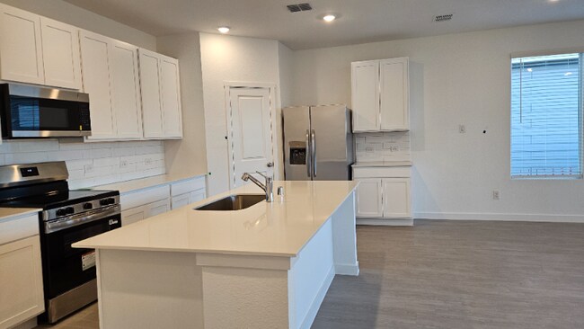 Building Photo - 6747 Welsh Dr