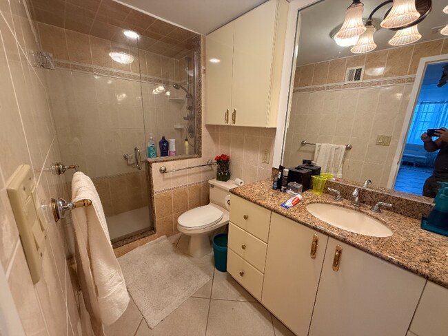 Building Photo - 5825 Collins Ave