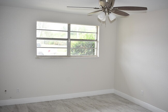 Building Photo - 207 Southland Dr