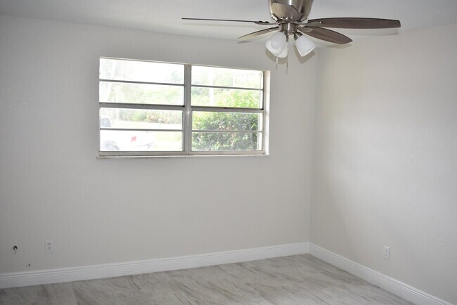 Foto del edificio - 207 Southland Dr