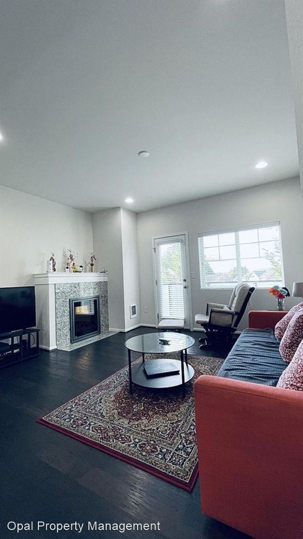 Building Photo - 2 br, 2.5 bath House - 13518 44th Avenue S...