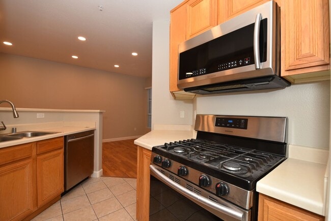 Building Photo - Beautiful 2 Bed 2 Bath Condo at Vistana!