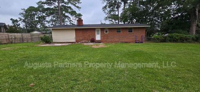 Building Photo - 230 Pinehurst Dr