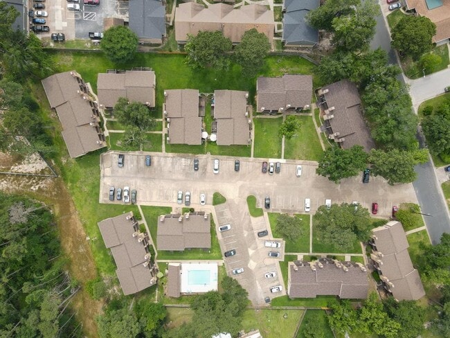 Building Photo - 2521 Crosstimbers St