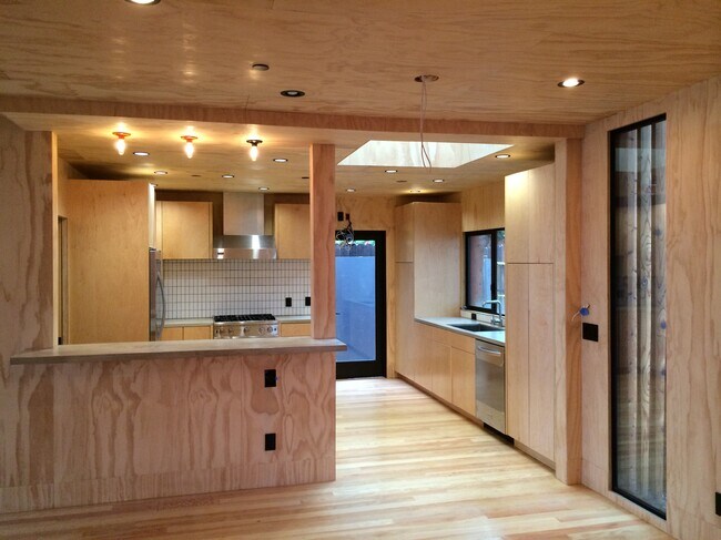 Foto del edificio - 2460 Beverley Ave