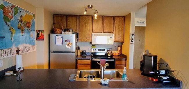 Building Photo - "Charming 1-Bedroom Oasis in the Heart of Jersey City – Your Perfect Urban Retreat!"