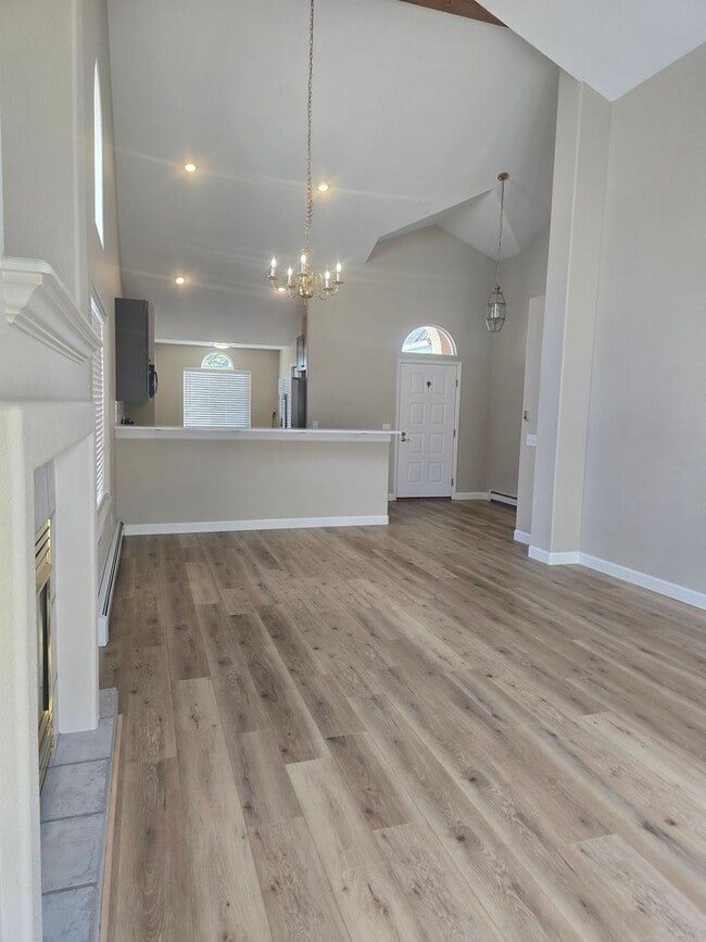 Building Photo - Don't miss this three bed two bath with a view!