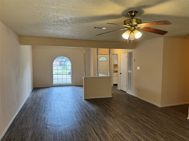 Foto del edificio - 11415 Loyola Dr