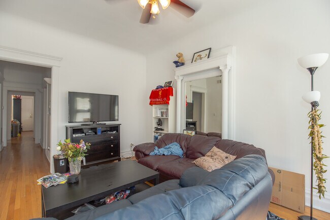 Foto del edificio - 920 W Addison St