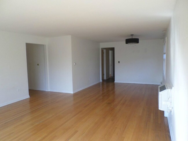 Building Photo - 3000 W Touhy Ave