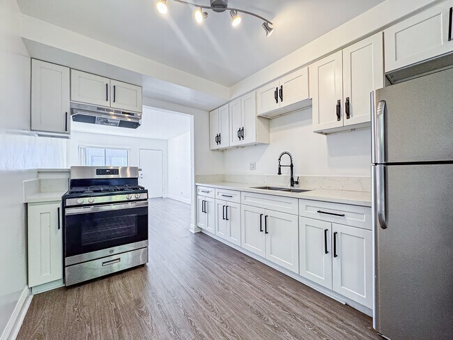 Foto del edificio - 12521 Lakewood Blvd