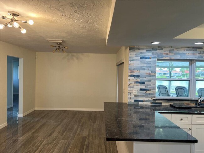 Building Photo - 3601 Floramar Terrace