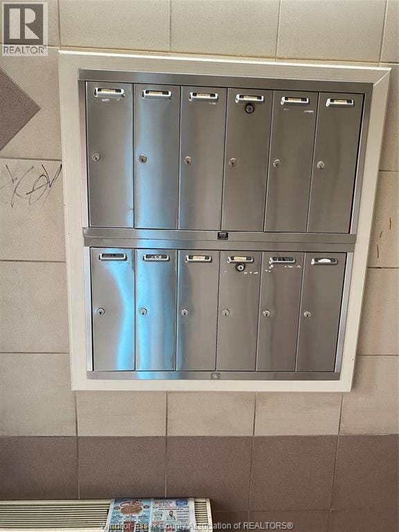 Building Photo - 1990 Columbia Ct