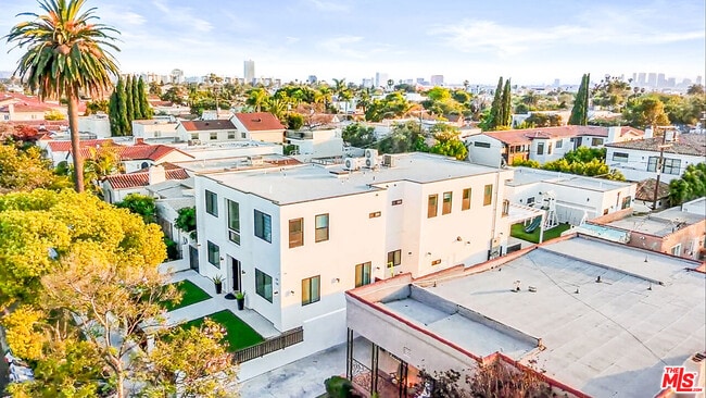 Foto del edificio - 535 N Formosa Ave