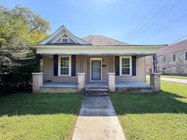 Building Photo - 4028 Highland Ave