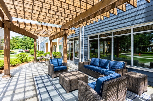 Clubhouse Patio - Amberleigh Shores