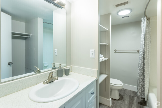 Interior Photo - 400 Maynard