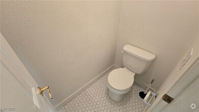 Building Photo - 1107 Scenic Crest Dr